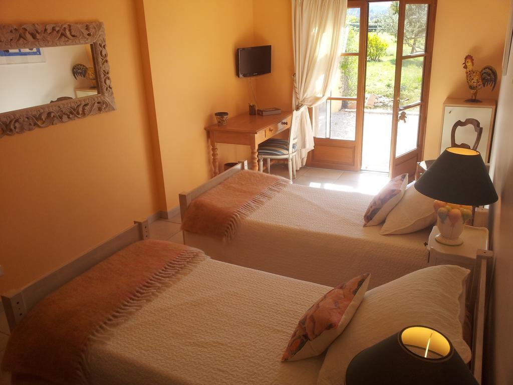 Lamanderie En Provence Bed and Breakfast Alleins Habitación foto
